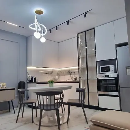 Center Dots Apartment *