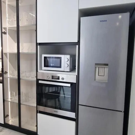 Center Dots Apartment *